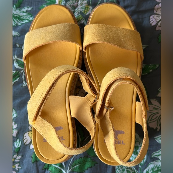 Sorel JOANIE IV Y STRAP WEDGE | Size 7.5 | Yellow Ray, Honey White - Picture 2 of 5